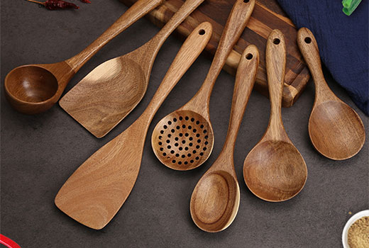 Apakah kelebihan sudu memasak kayu?